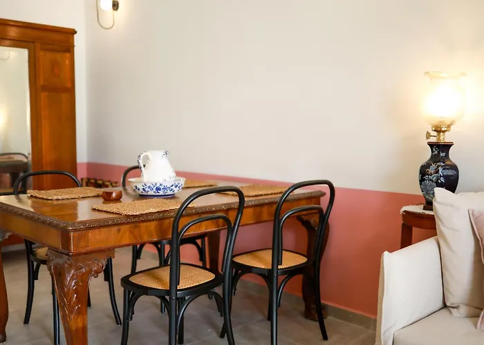 Arbarorisa Traditional * Messaria (Santorini)